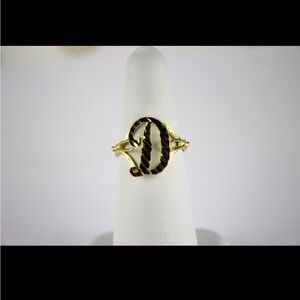 Elegant Gold “D” Ring (sz 9)